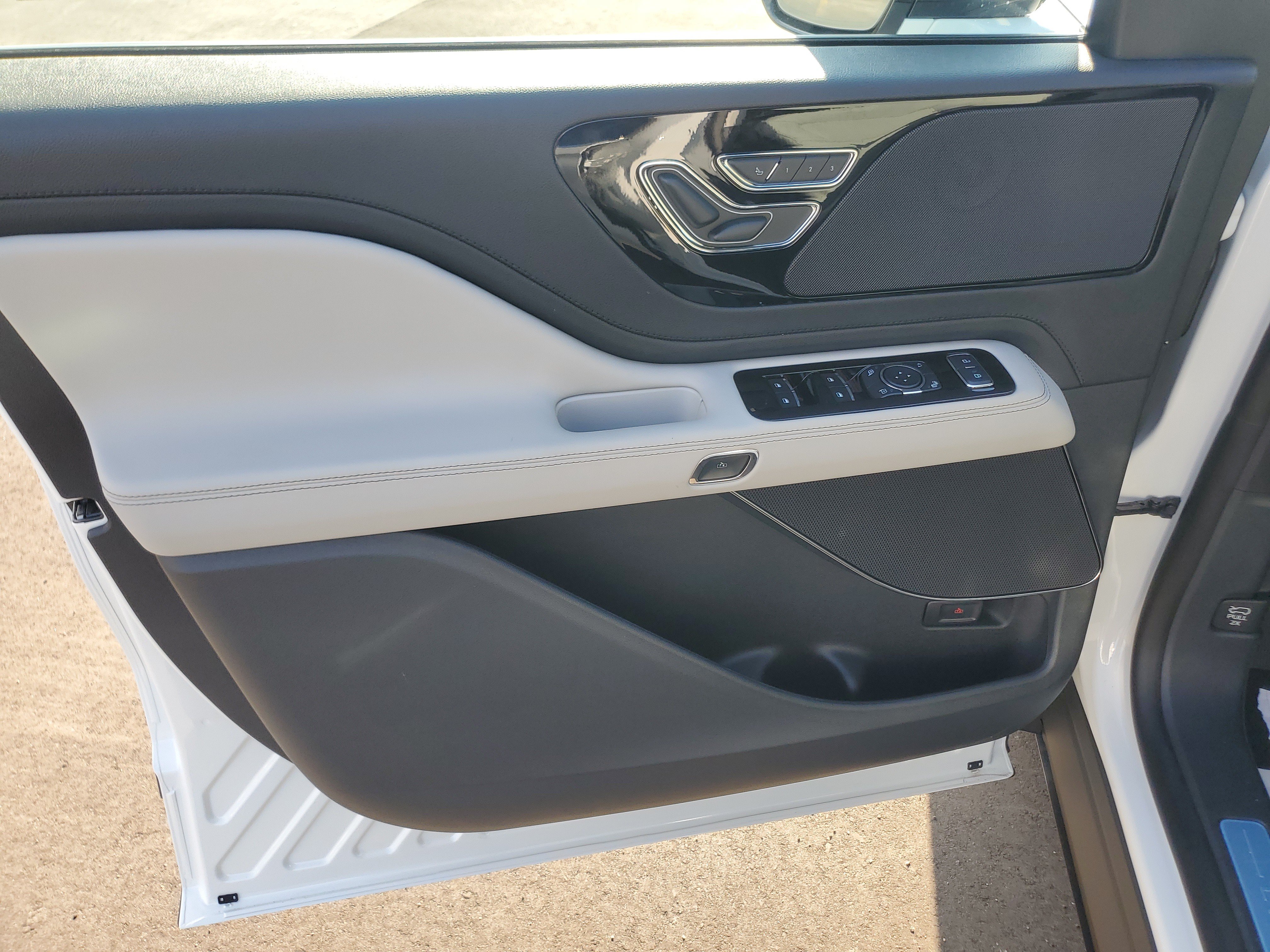 New 2026 Lincoln Aviator AWD image 8