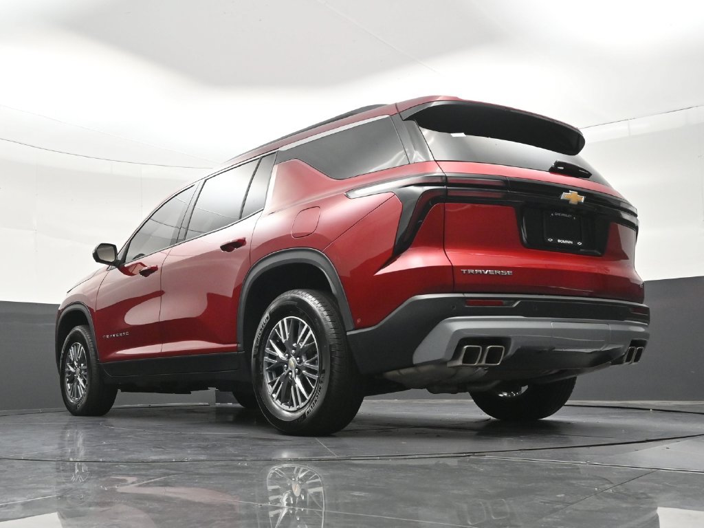 Used 2024 Chevrolet Traverse LT w/ Enhanced Driving Package FWD image 28