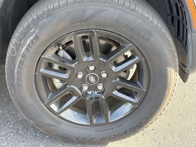 Used 2025 Land Rover Defender 110 S image 4