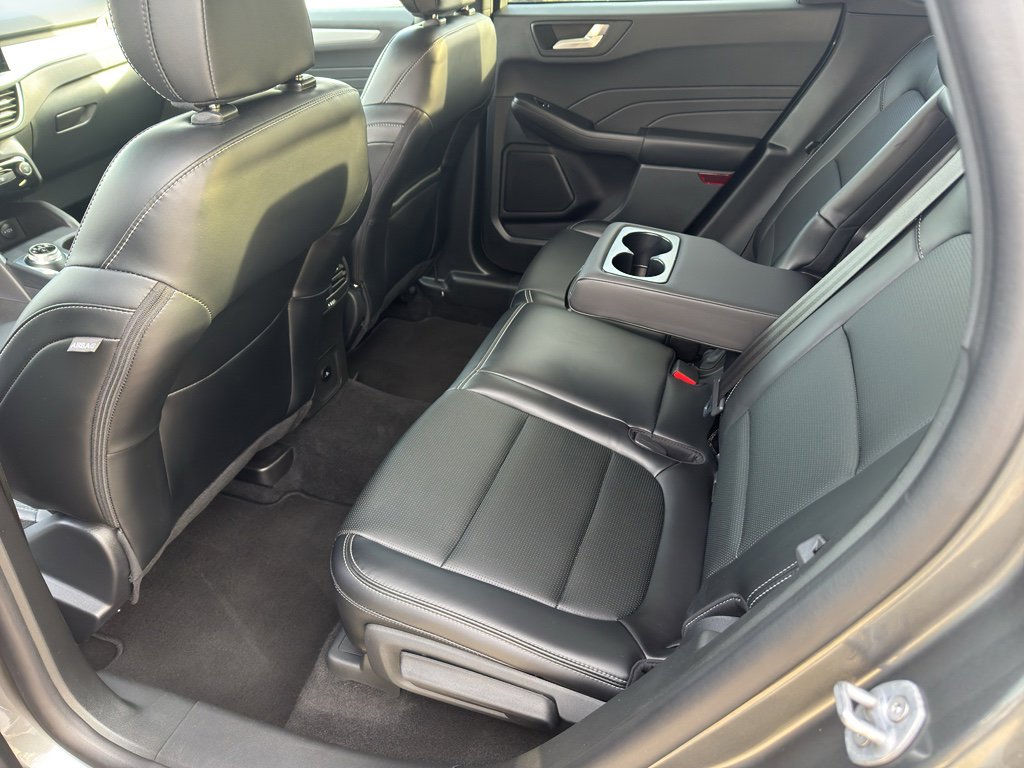 Used 2025 Ford Escape Platinum image 28