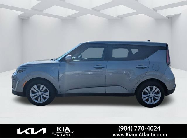 Used 2023 Kia Soul LX FWD image 3