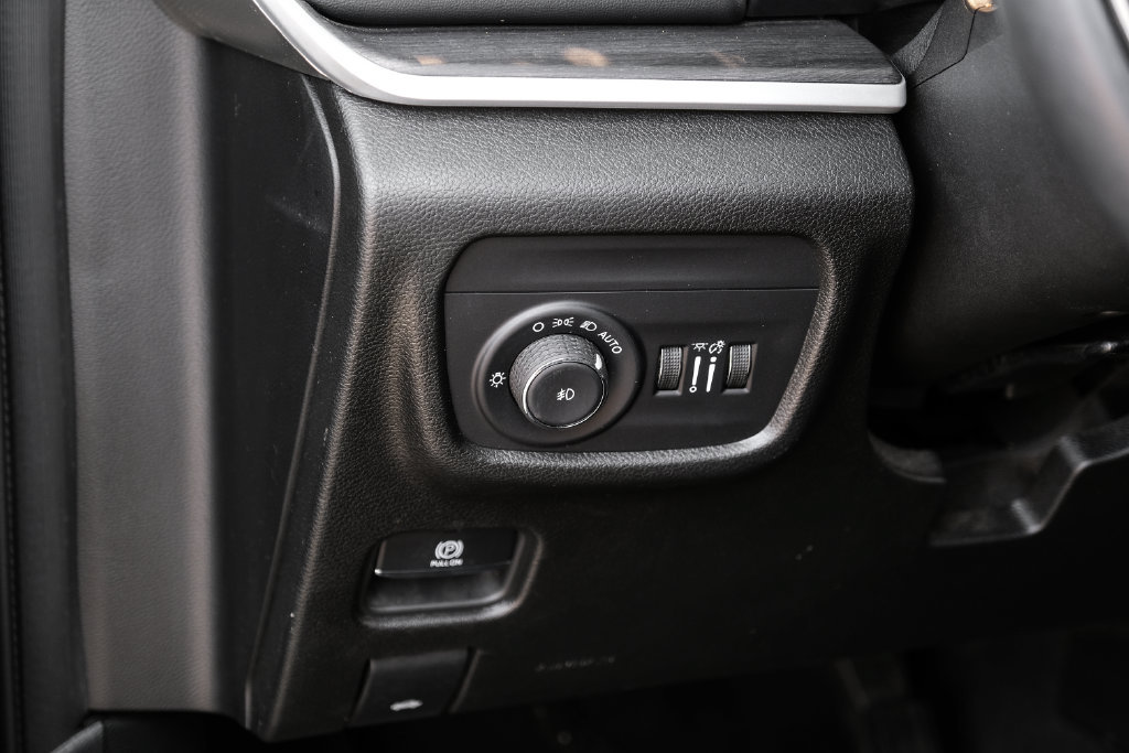 Used 2023 Jeep Grand Cherokee L Limited AWD/4WD image 38