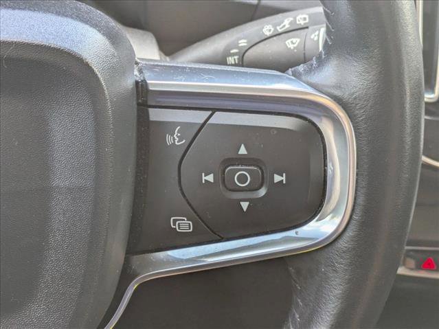 Used 2019 Volvo XC40 T5 Momentum image 12