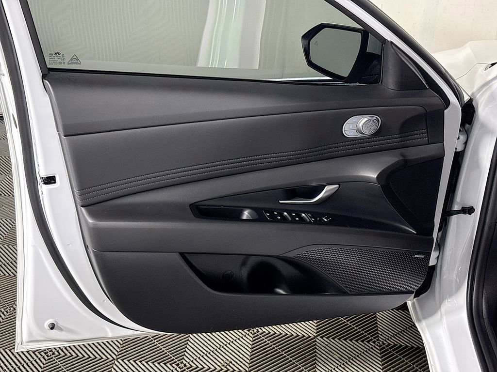 Used 2024 Hyundai Elantra Limited image 10