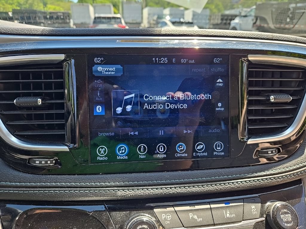 Used 2017 Chrysler Pacifica Platinum FWD image 15