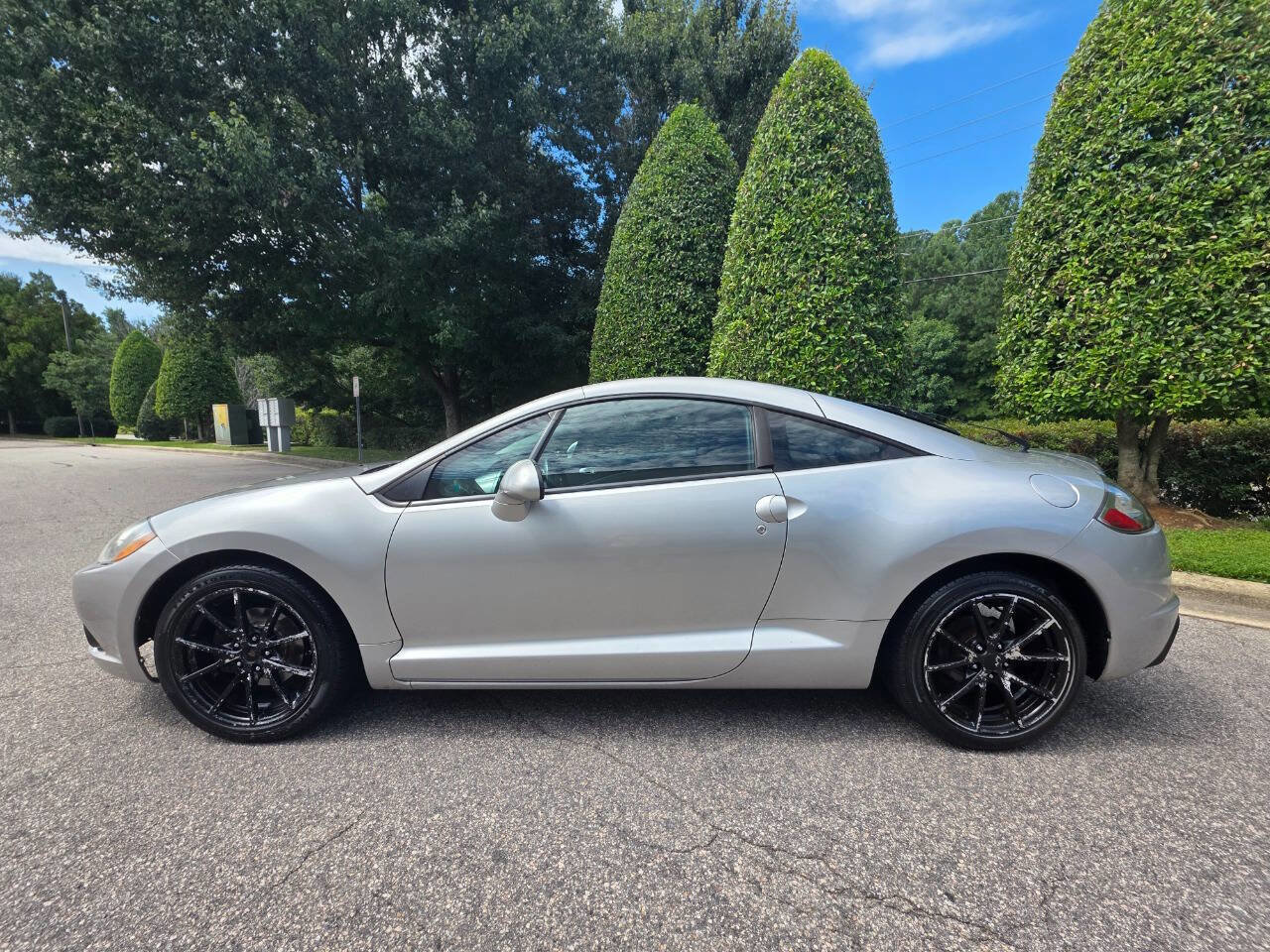 Used 2012 Mitsubishi Eclipse image 2