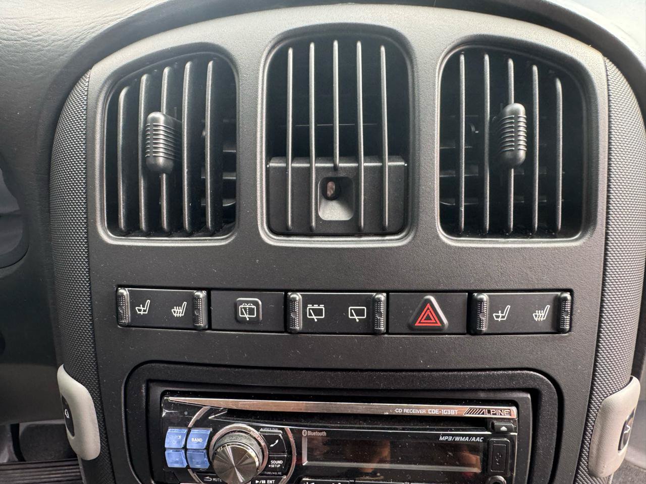 Used 2004 Dodge Grand Caravan SXT w/ Premium Group FWD image 24