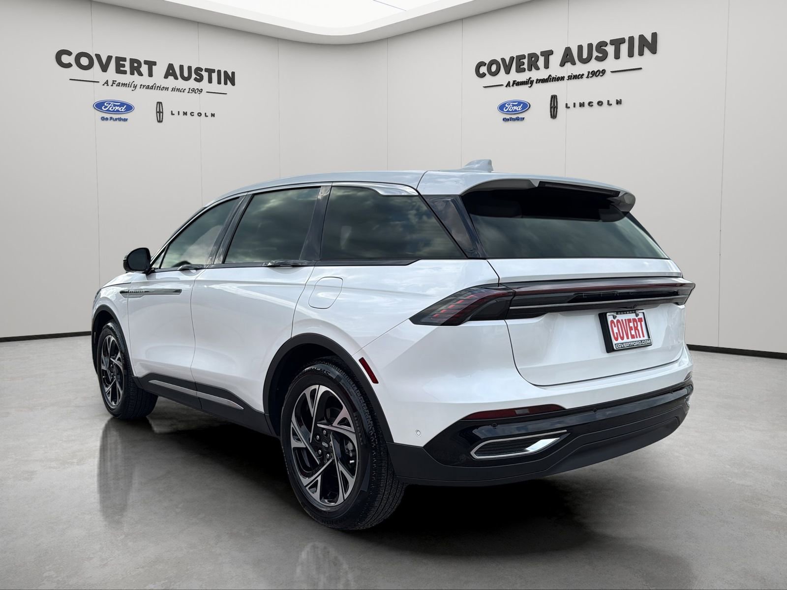 Certified 2024 Lincoln Nautilus Premier AWD/4WD image 3