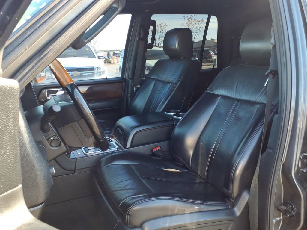 Used 2017 Lincoln Navigator L Select RWD image 4