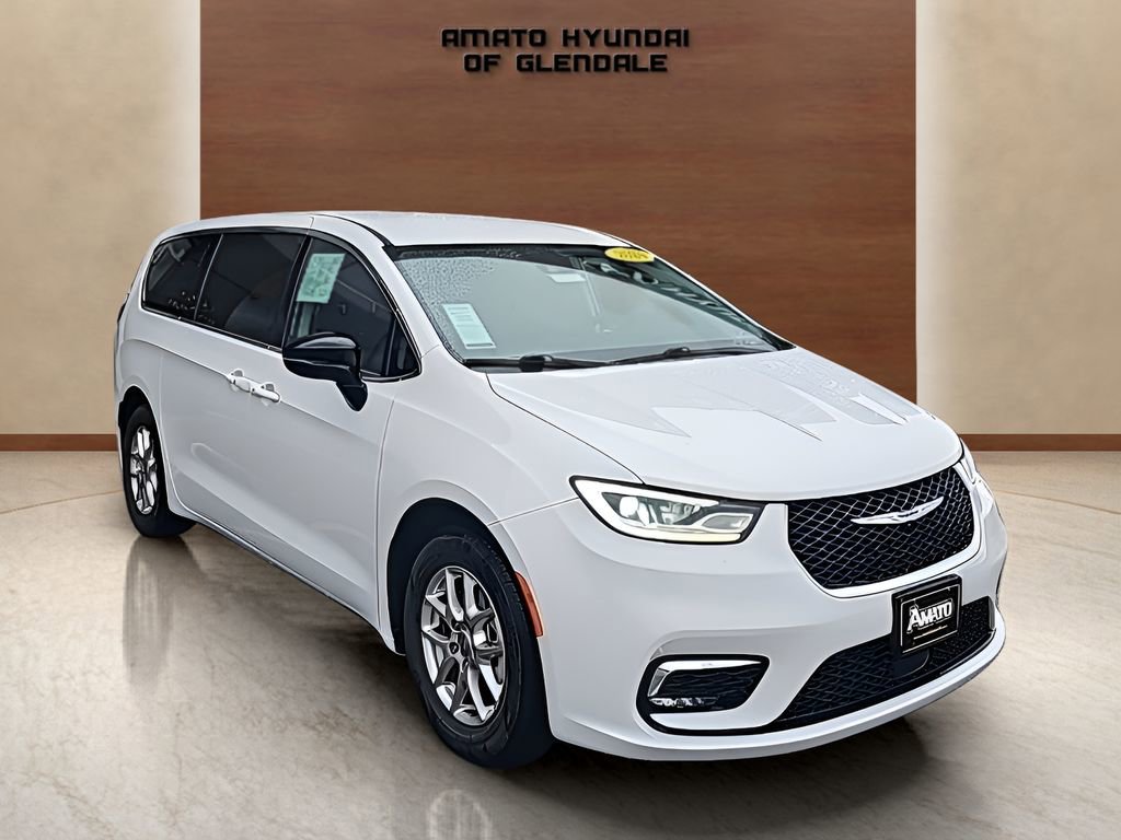 Used 2024 Chrysler Pacifica Touring-L FWD image 7