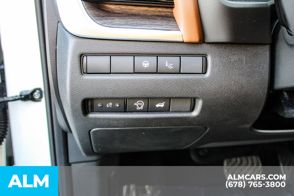 Used 2025 Nissan Rogue Platinum w/ Platinum Premium Package FWD image 32