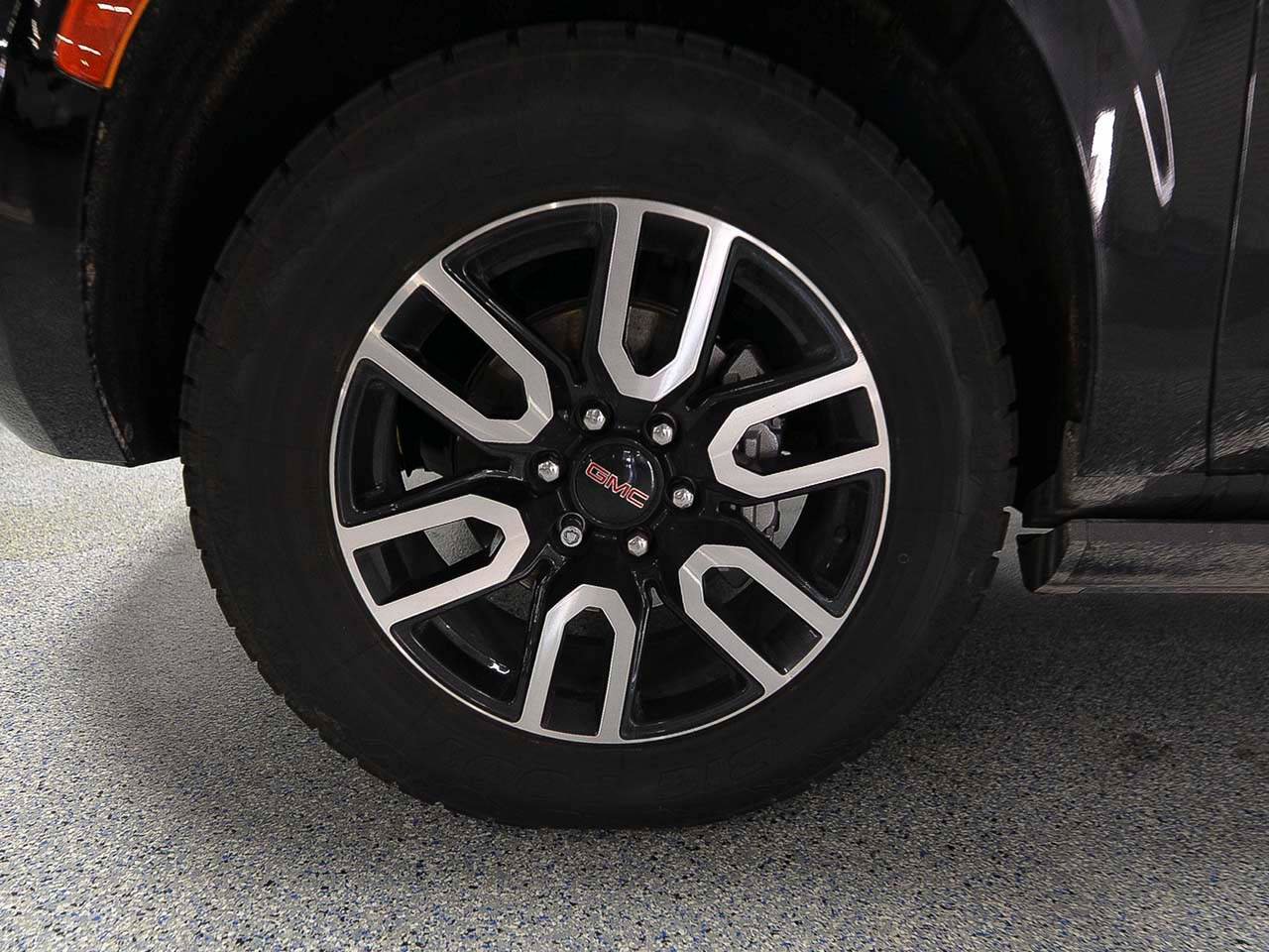 Used 2022 GMC Yukon AT4 image 6