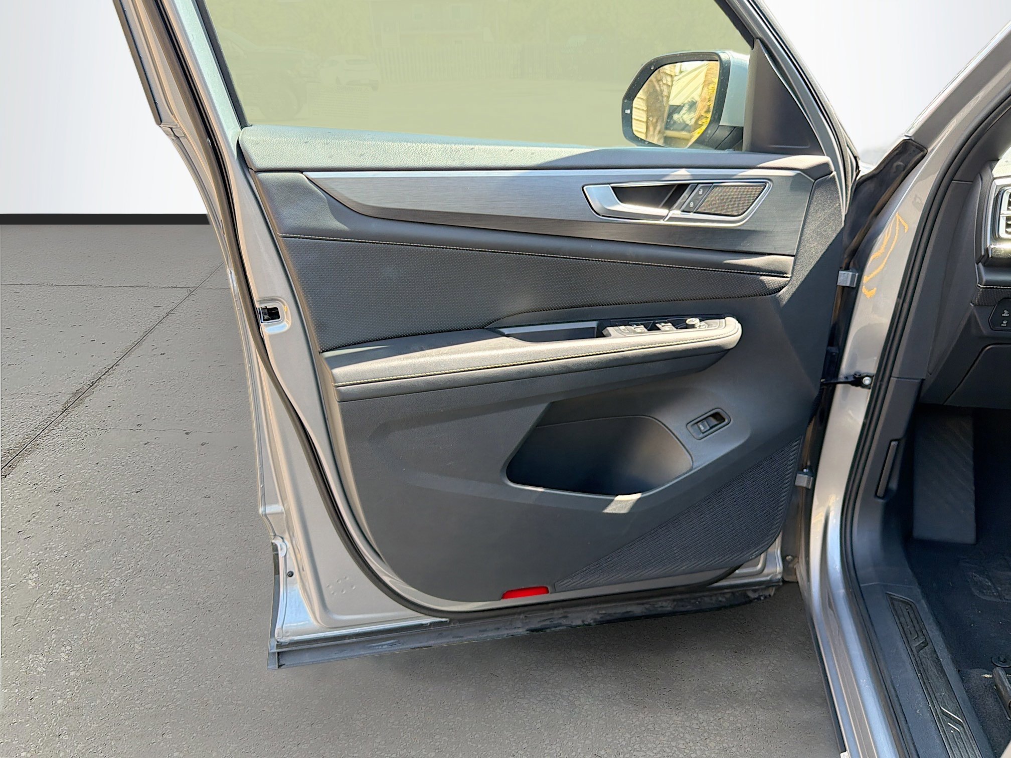 Used 2025 Volkswagen Atlas Cross Sport SE image 22