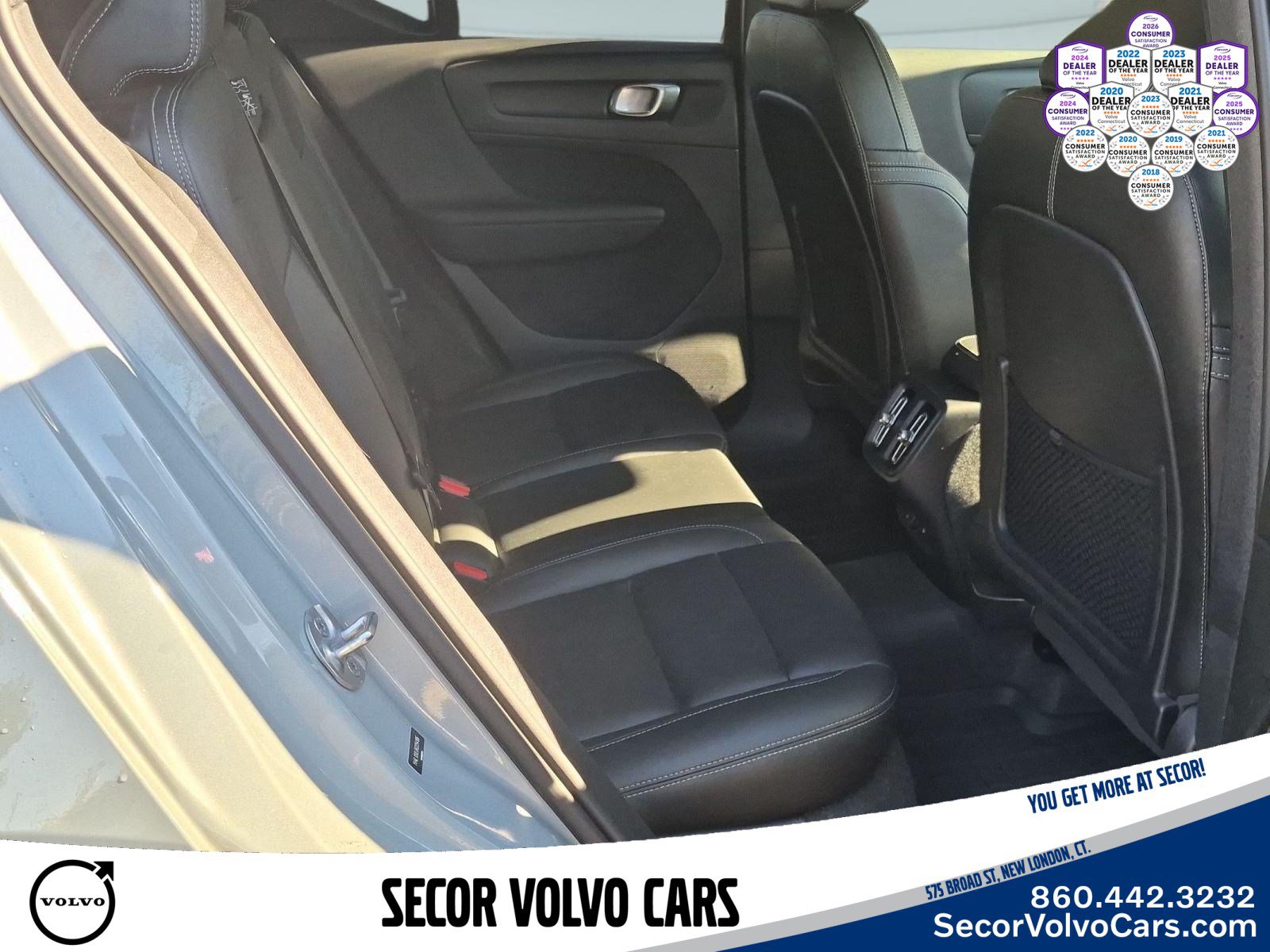 Used 2024 Volvo XC40 B5 Plus AWD/4WD image 21
