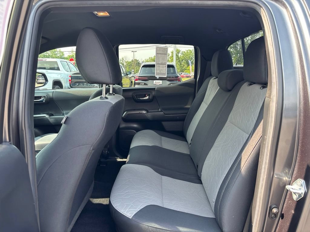 Used 2022 Toyota Tacoma TRD Off-Road AWD/4WD image 12