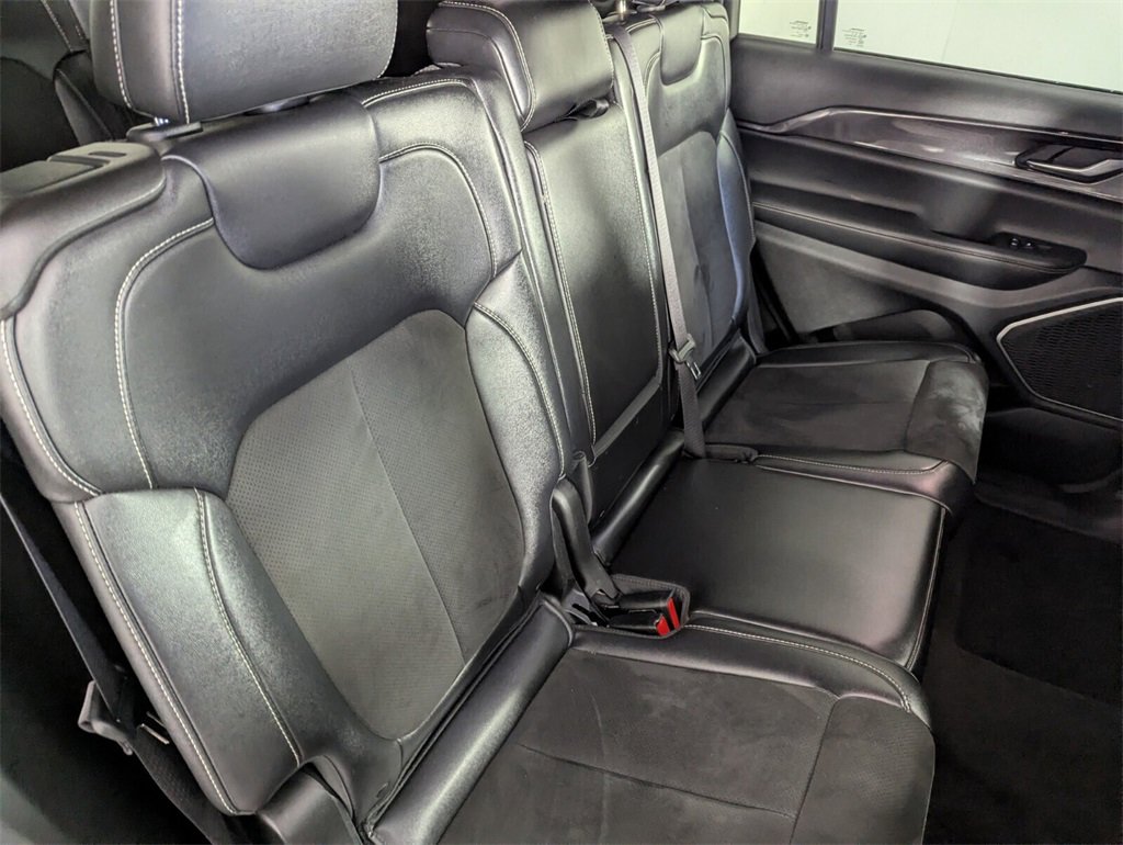 Certified 2023 Jeep Grand Cherokee L Laredo image 33