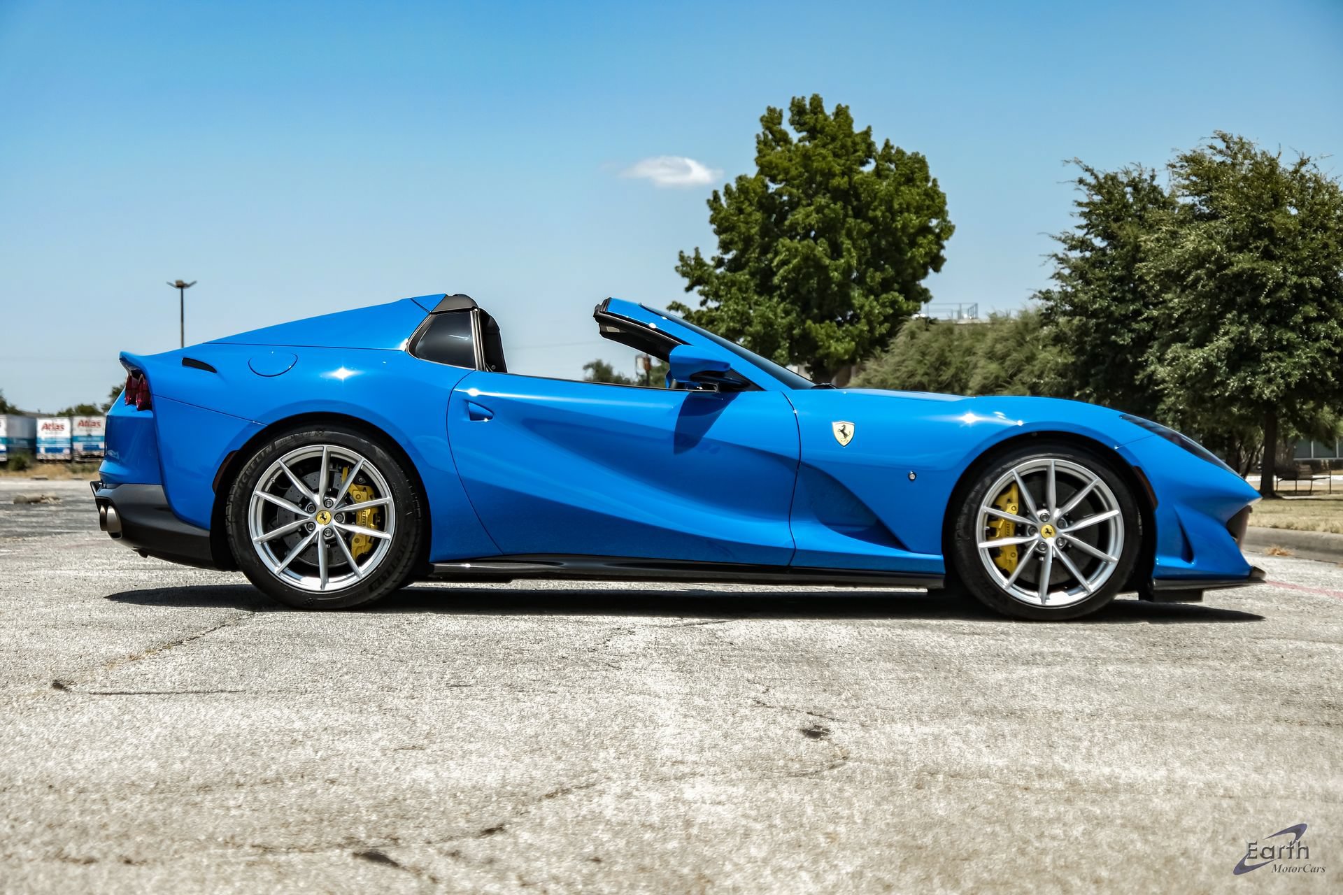 Used 2022 Ferrari 812 GTS RWD image 23
