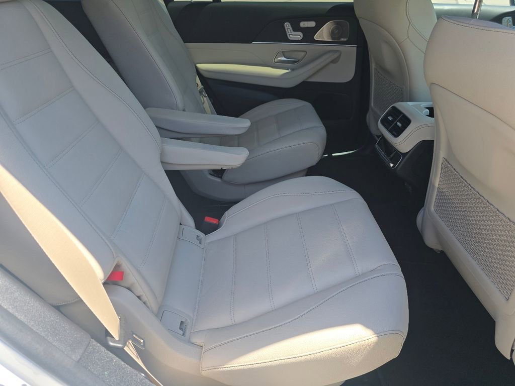 Used 2025 Mercedes-Benz GLS 450 4MATIC image 21