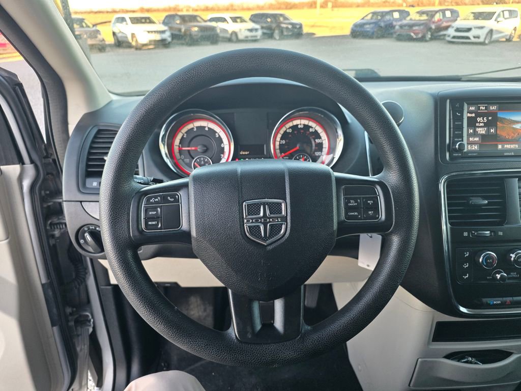 Used 2020 Dodge Grand Caravan SE w/ UConnect Hands-Free Group image 15