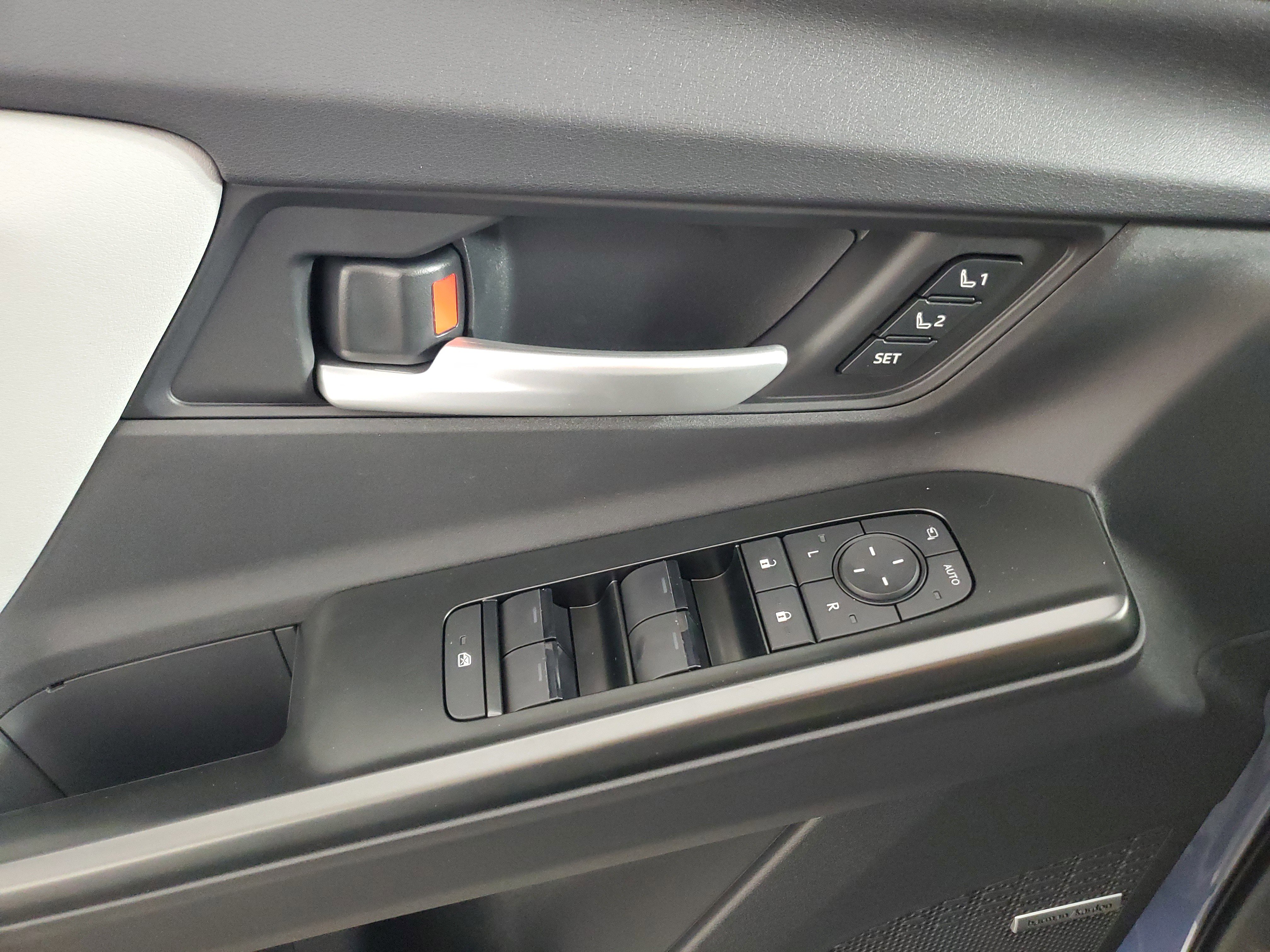 New 2026 Subaru Solterra Limited image 27