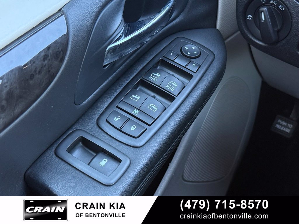 Used 2014 Dodge Grand Caravan SXT w/ UConnect Hands-Free Group FWD image 10