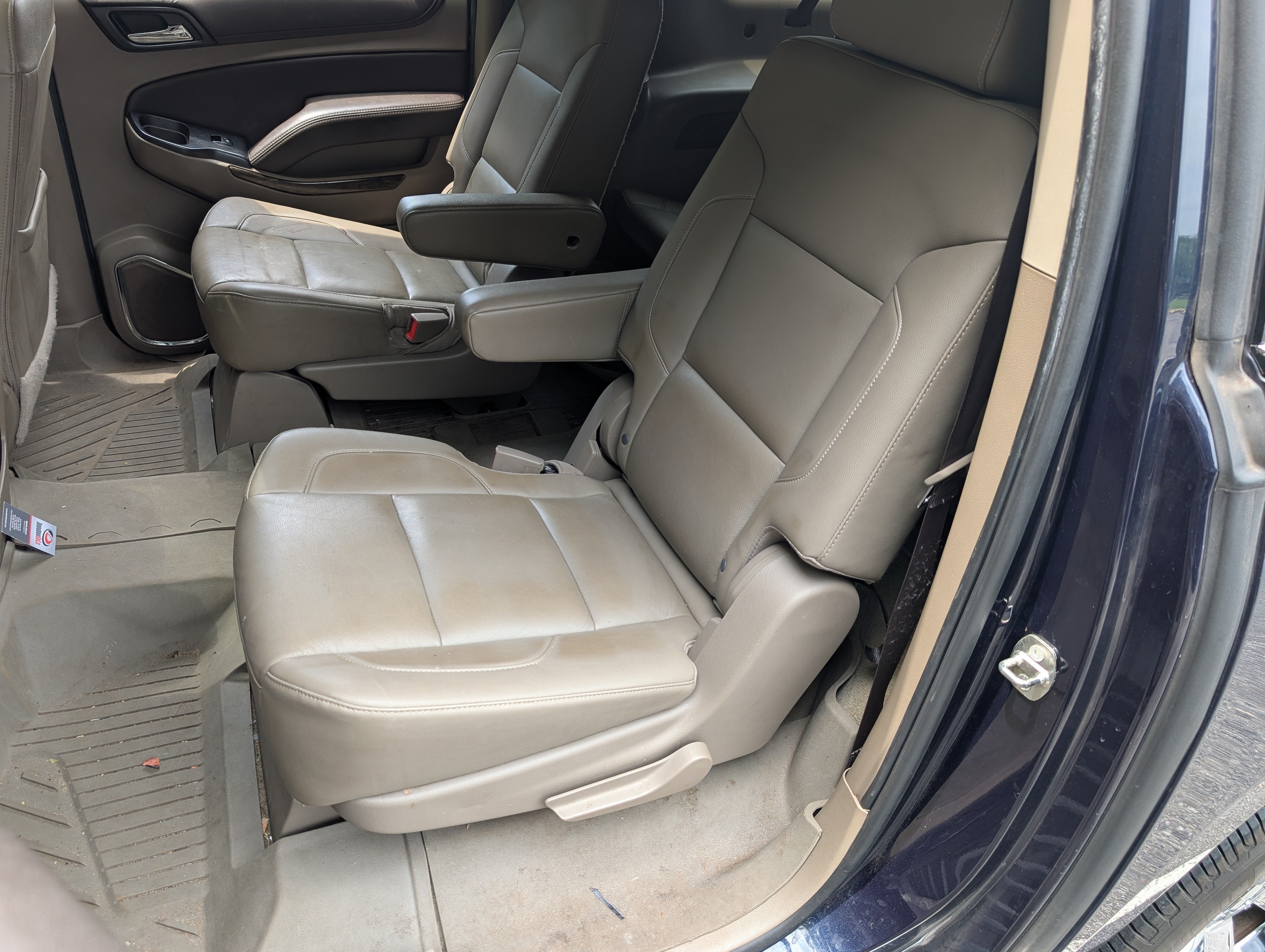 Used 2018 Chevrolet Suburban LT w/ LT Signature Package RWD image 18