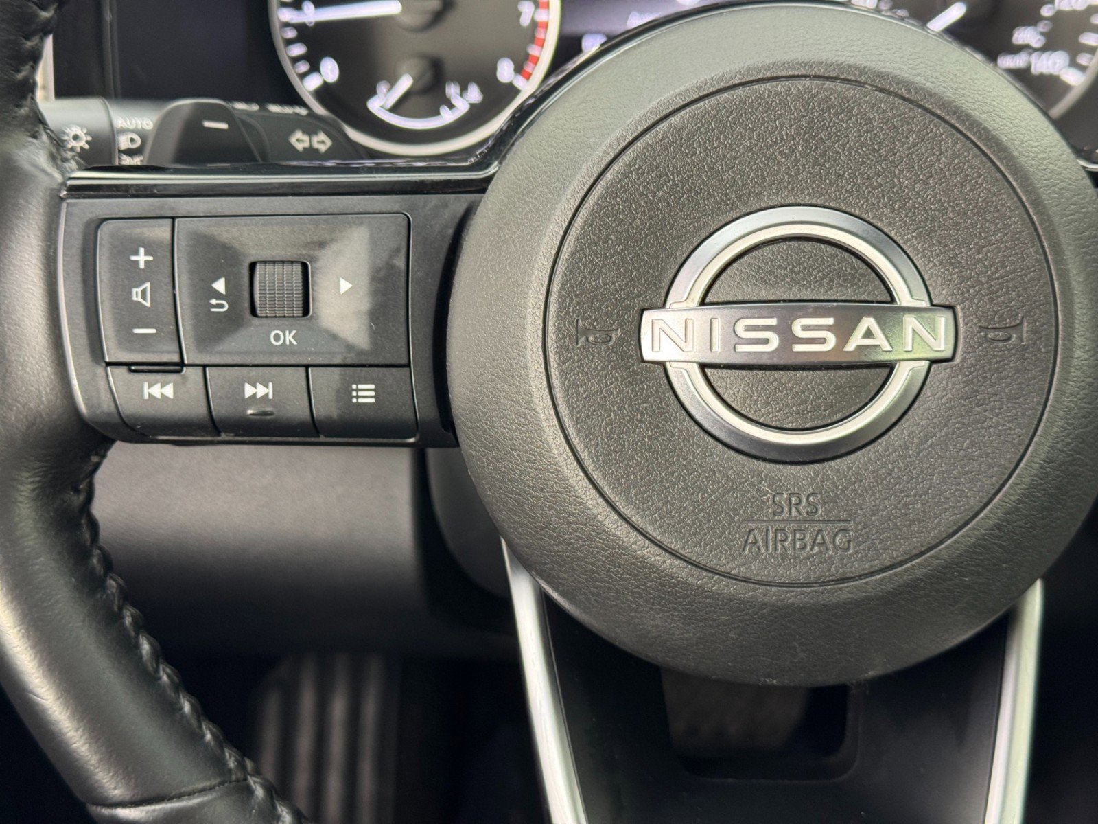 Used 2022 Nissan Pathfinder SV image 18