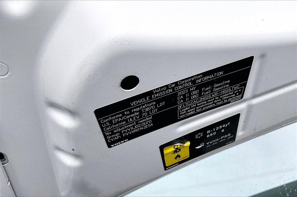Used 2023 Volvo XC60 B5 Plus image 30