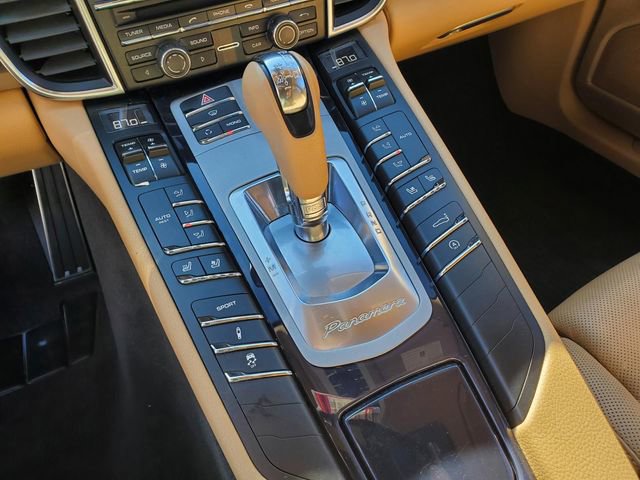Used 2013 Porsche Panamera 4 Platinum Edition image 28