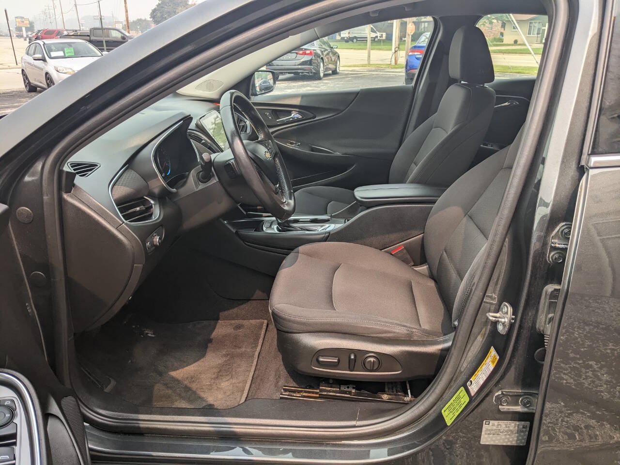 Used 2016 Chevrolet Malibu LT FWD image 10