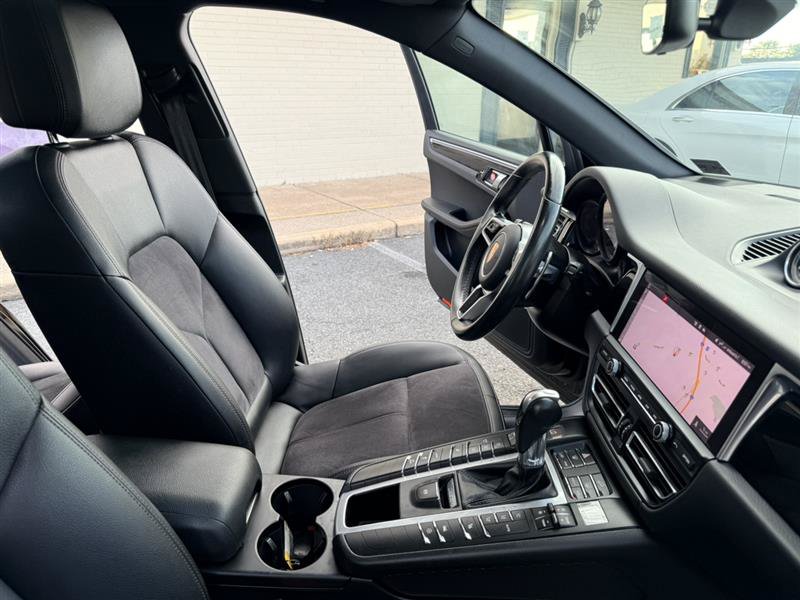Used 2021 Porsche Macan AWD/4WD image 13