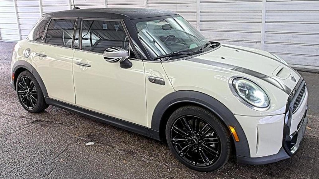 Used 2022 MINI Cooper S image 1