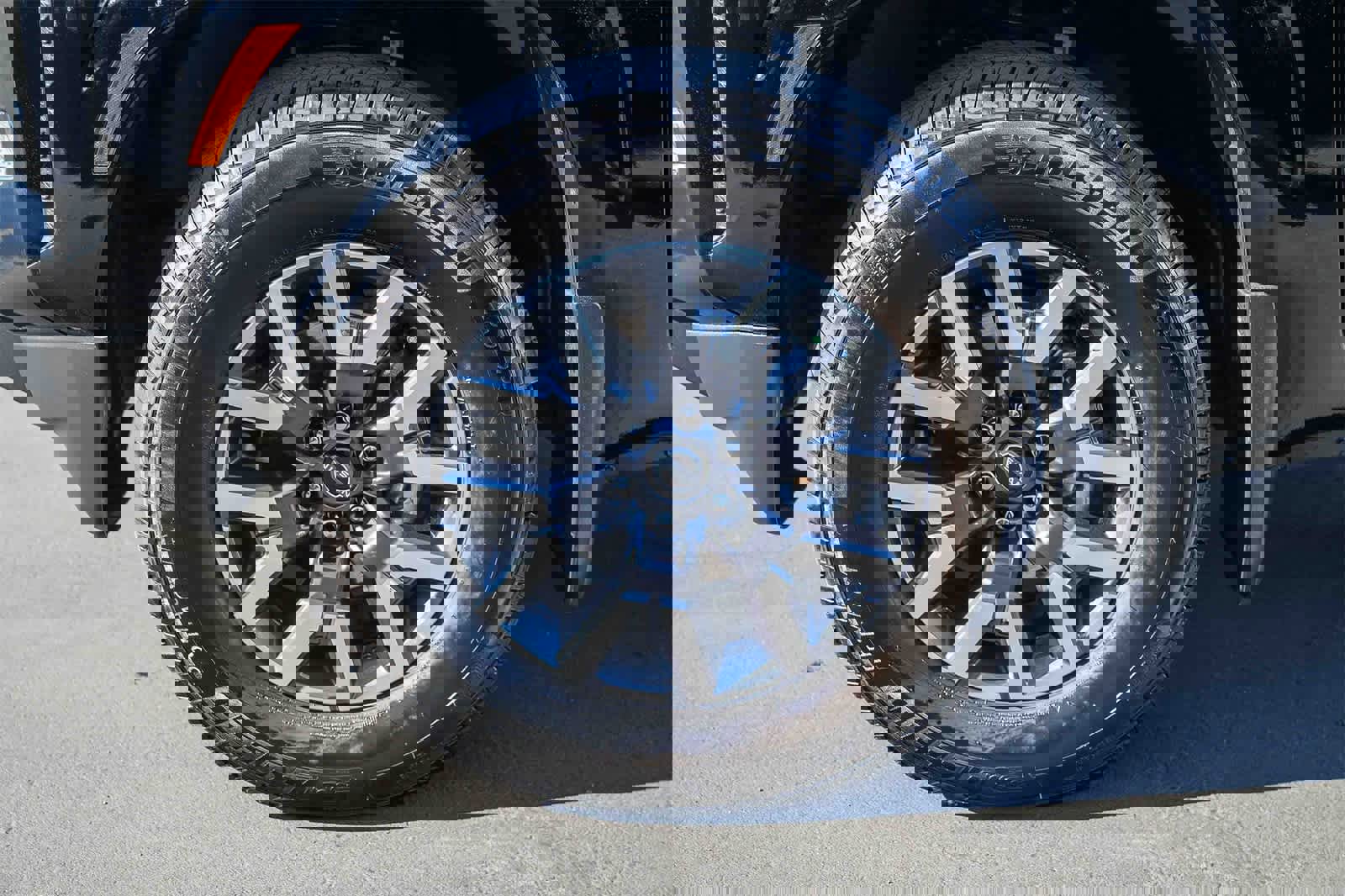 Used 2024 Nissan Frontier SL image 8