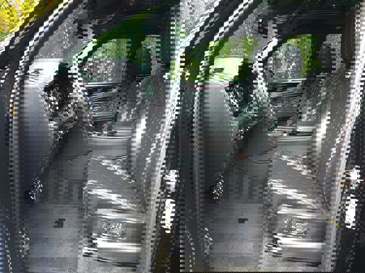 Used 2020 Bentley Bentayga Plug-In Hybrid image 12