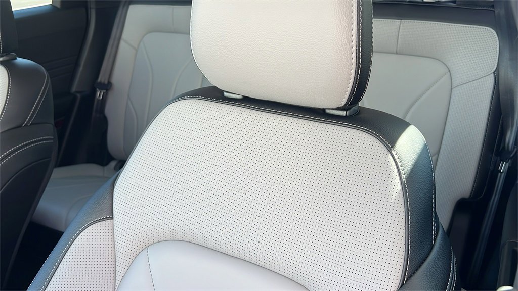 New 2025 Ford Escape SE w/ PHEV Premium Package image 19