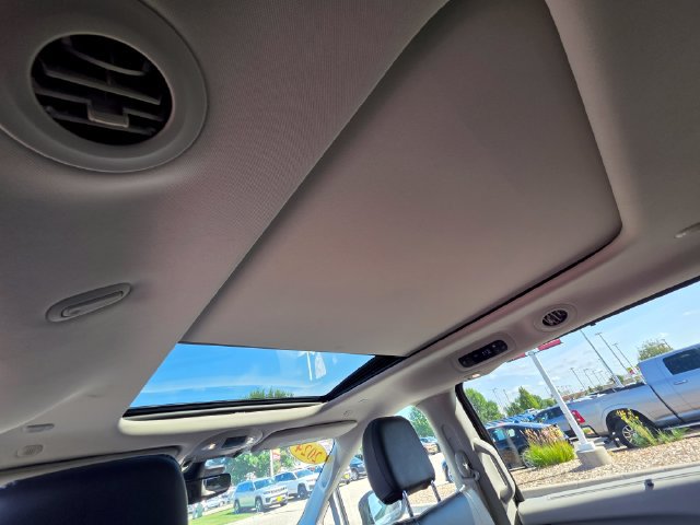 Used 2024 Chrysler Pacifica Limited FWD image 15