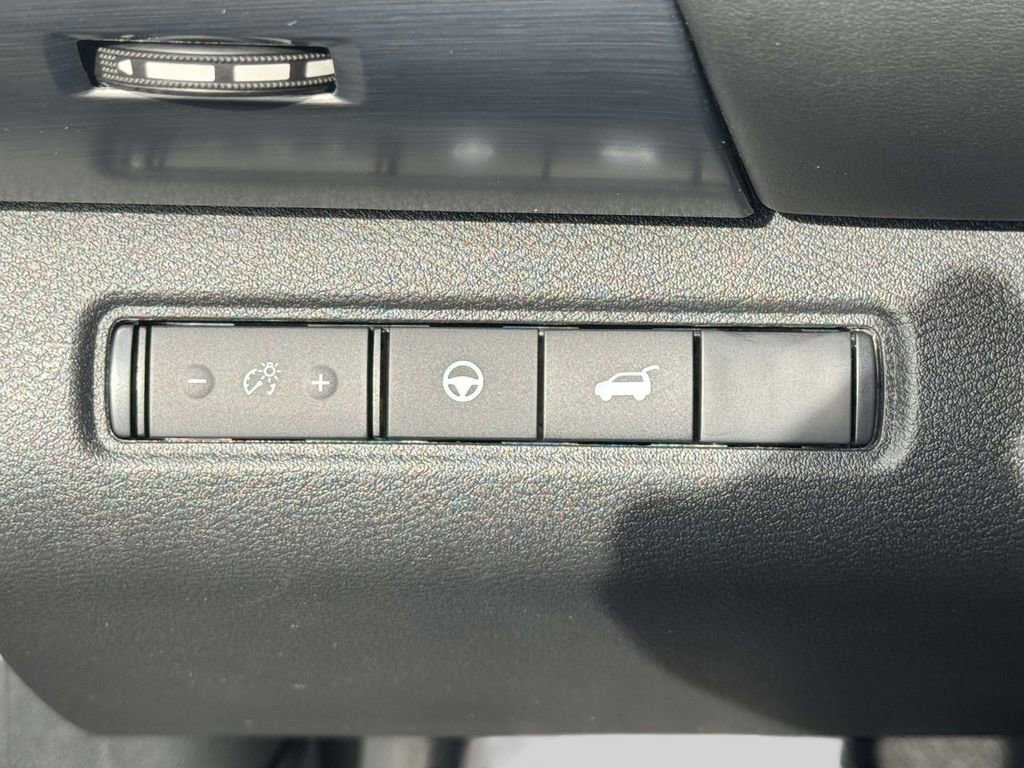 Used 2025 Nissan Pathfinder SL image 20