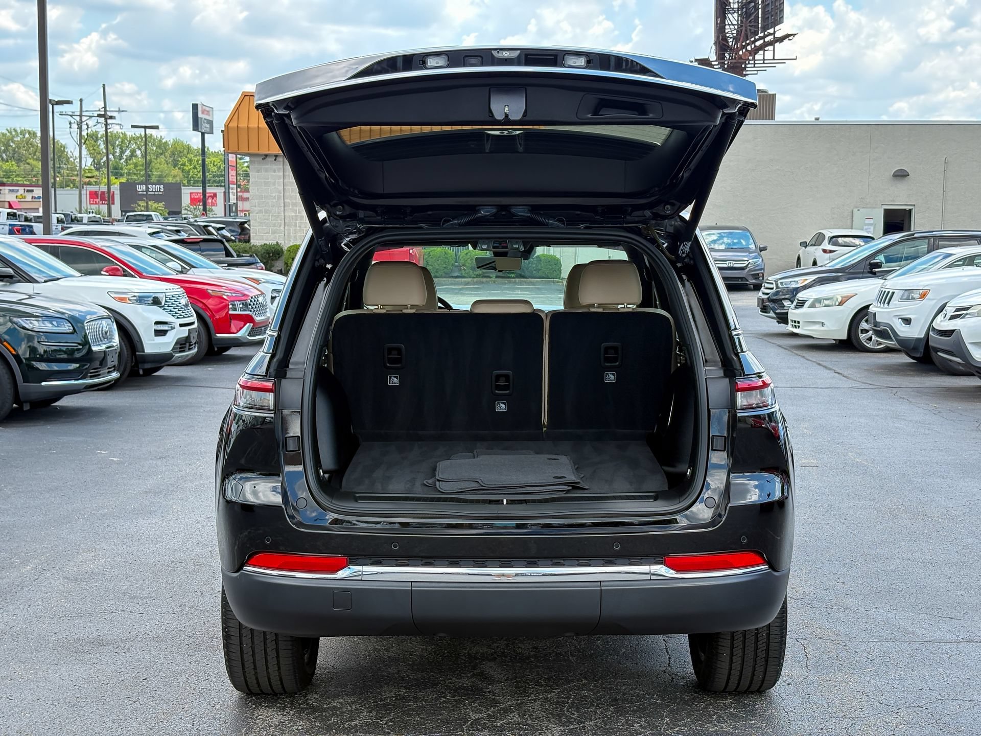 Used 2023 Jeep Grand Cherokee Limited w/ Luxury Tech Group II AWD/4WD image 36