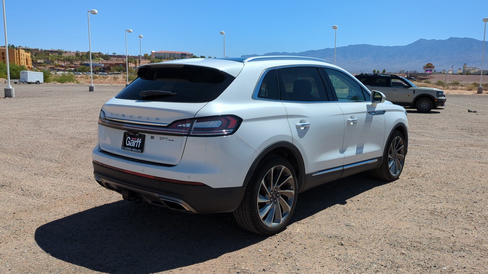 Used 2020 Lincoln Nautilus Reserve w/ Equipment Group 202A AWD/4WD image 3