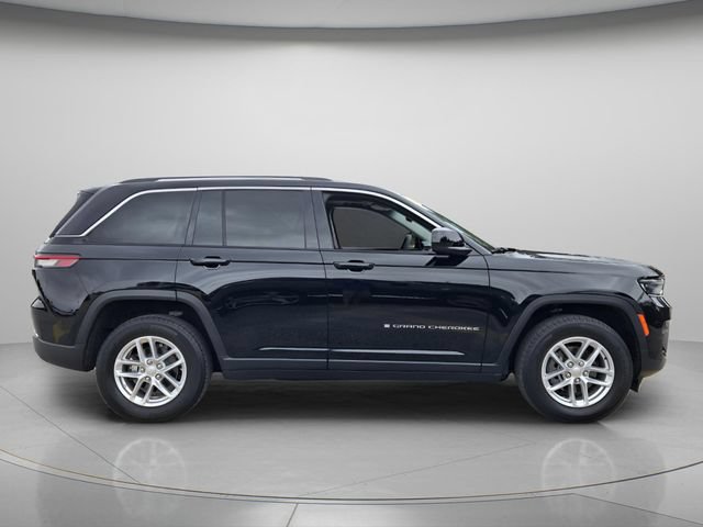 Used 2023 Jeep Grand Cherokee Laredo X AWD/4WD image 4
