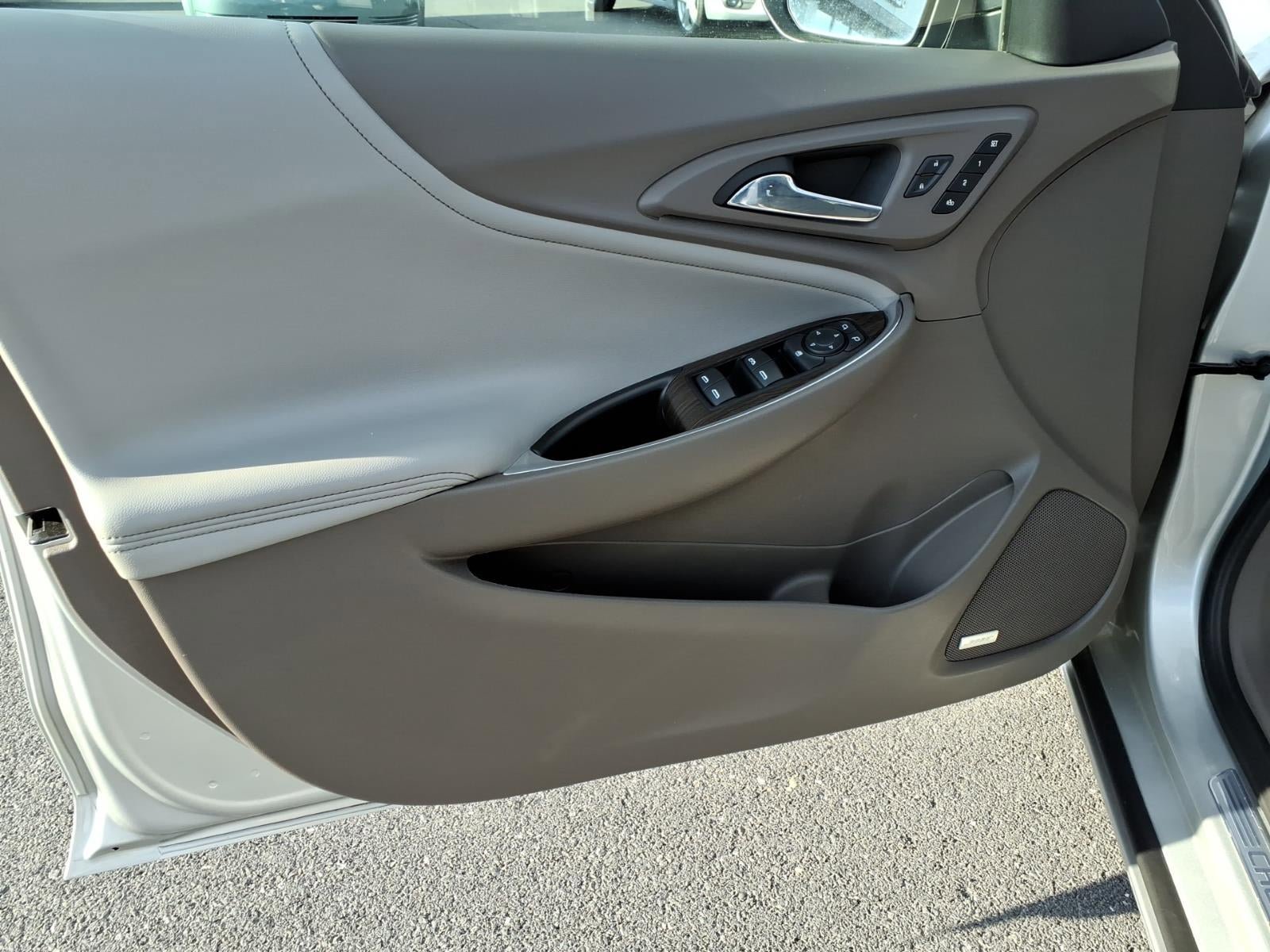 Used 2017 Chevrolet Malibu Premier w/ Premier Sun and Wheel Package FWD image 8