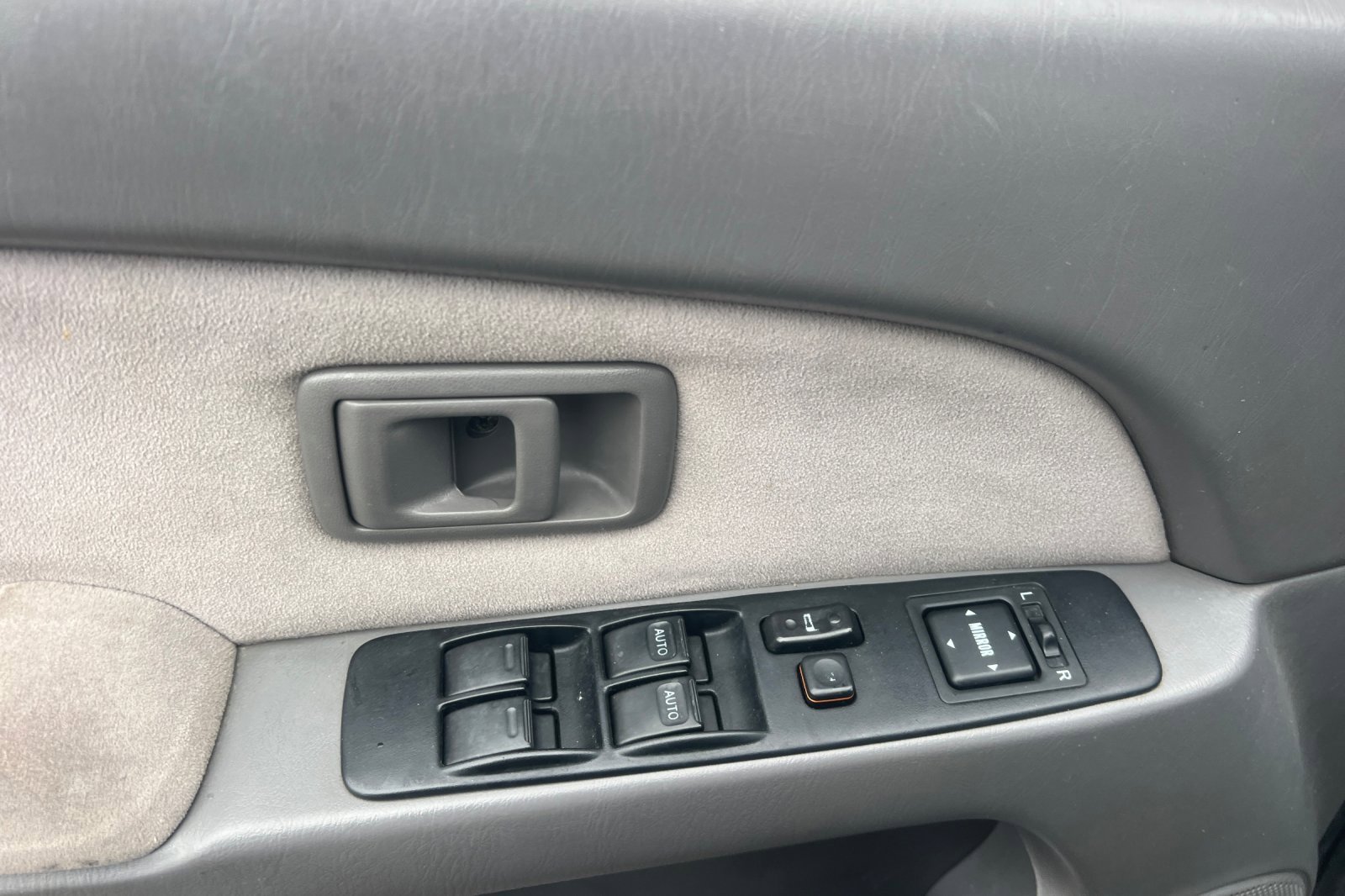 Used 2001 Toyota 4Runner SR5 image 8