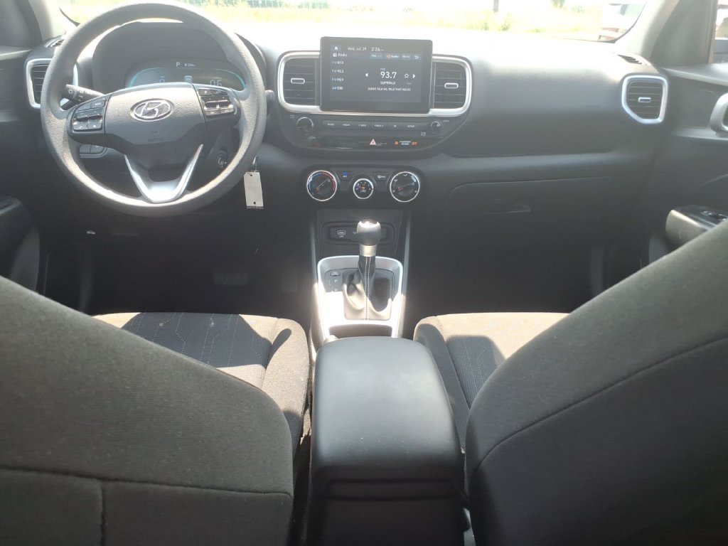 Certified 2025 Hyundai Venue SE FWD image 14
