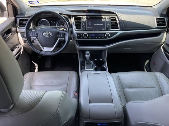 Used 2017 Toyota Highlander Limited FWD image 9