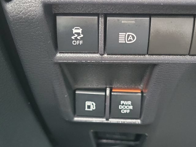 Used 2025 Toyota Sienna XSE FWD image 19