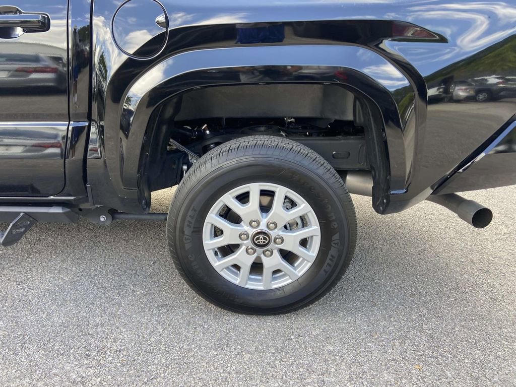 Used 2025 Toyota Tacoma SR5 AWD/4WD image 9