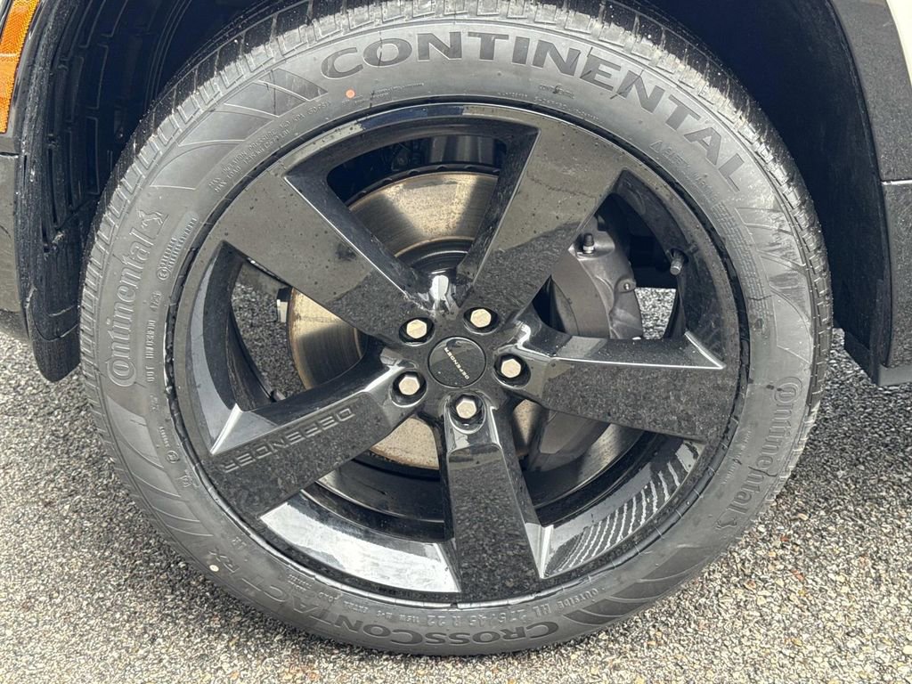 New 2026 Land Rover Defender 130 X-Dynamic SE image 11