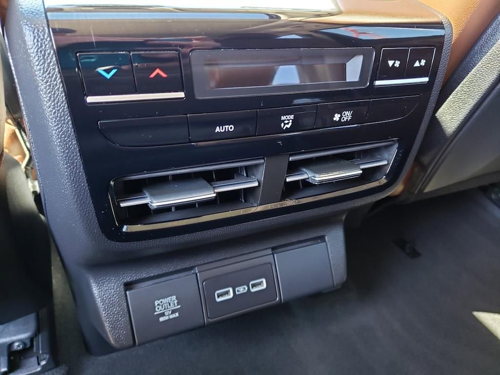 Used 2024 Acura MDX SH-AWD w/ Technology Package image 12