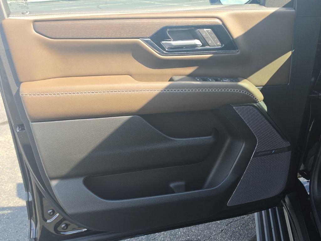 New 2026 GMC Yukon Denali Ultimate AWD/4WD image 15