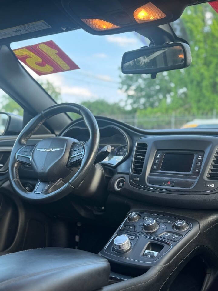 Used 2015 Chrysler 200 S FWD image 3